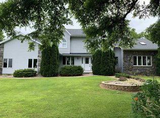 W11380 Ninabuck Rd, Columbus, WI 53925