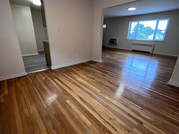 2nd image of 90 W Northfield Ave