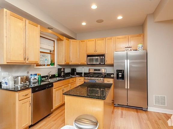 2nd image of 1512 N Hudson Ave #3F