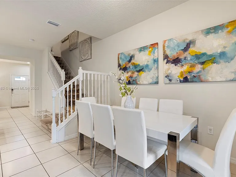 2428 Dubai St — Photo 5