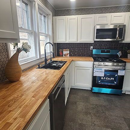 3rd image of 1536 Harvey Rd