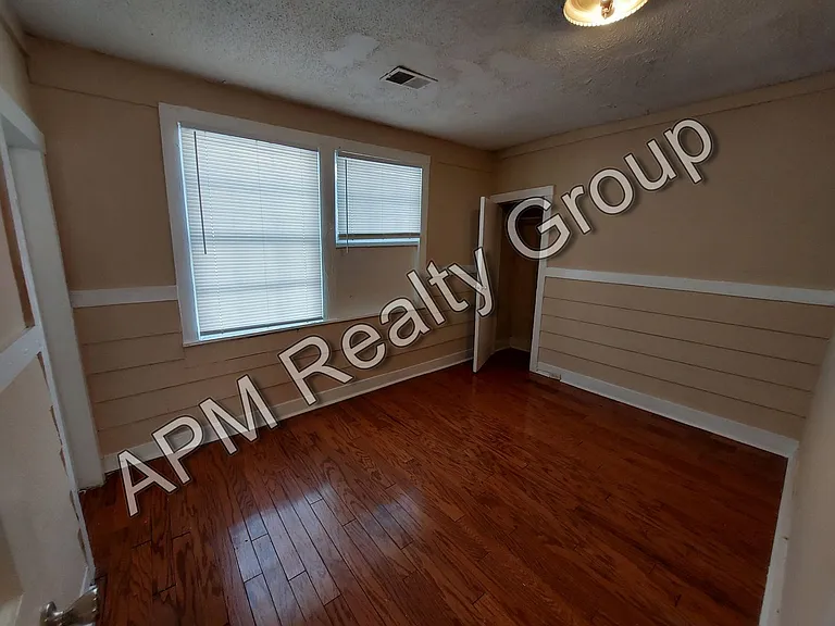 1221 King St — Photo 10