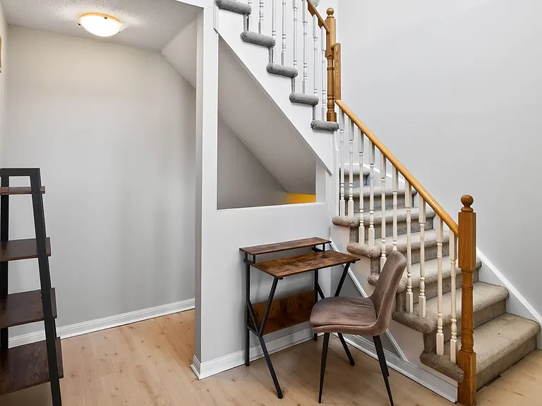16 Laidlaw St #912 — Photo 16