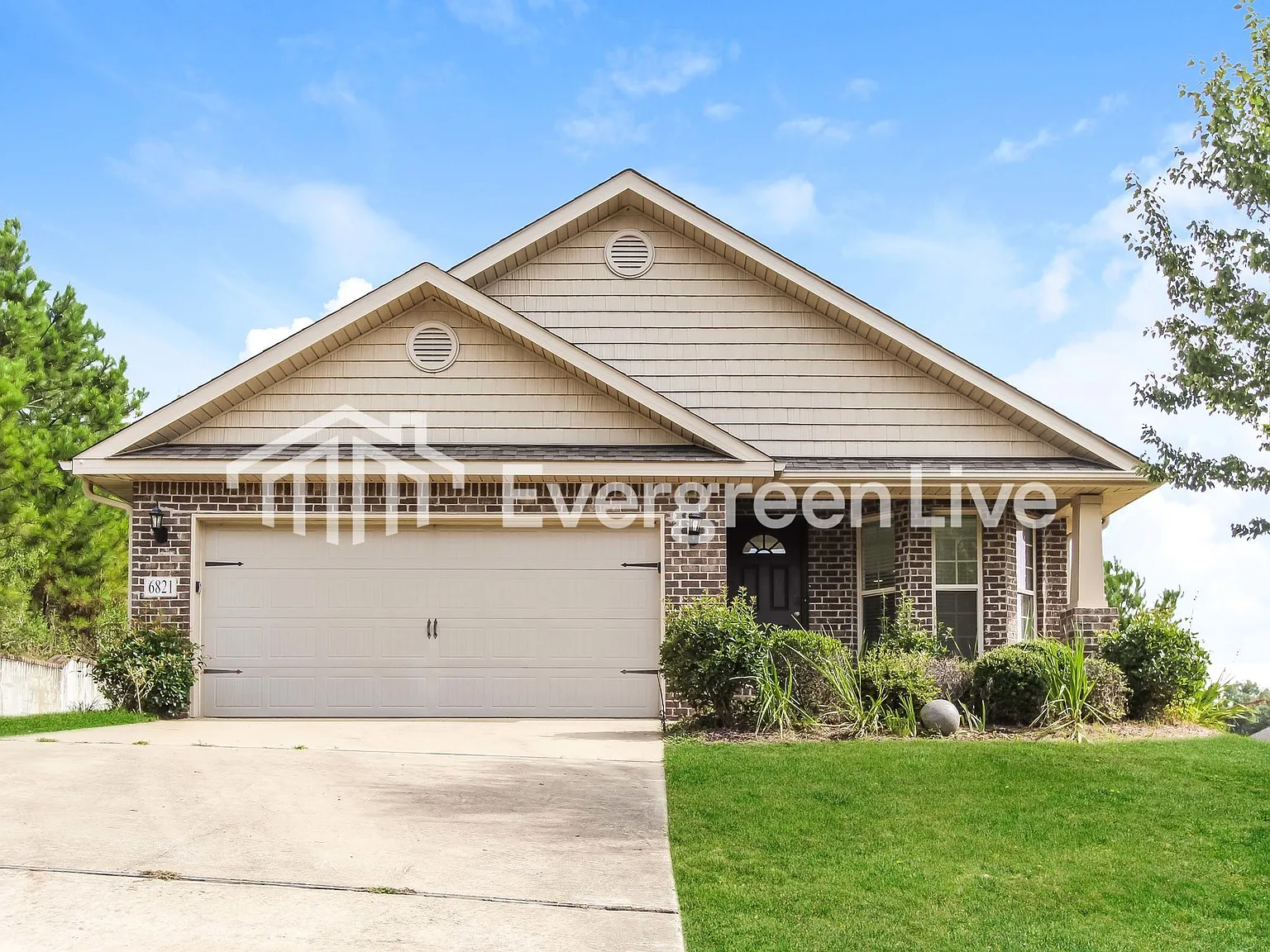 3 bed, 2.0 bath, 1713 sqft, $1,745 — Photo 2
