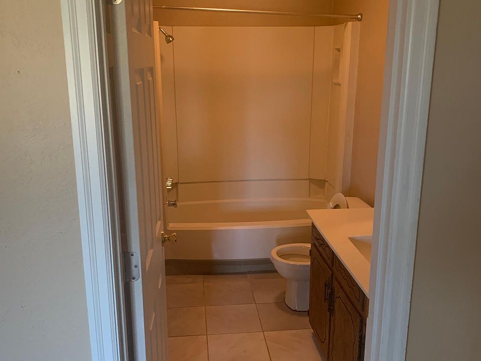 1st image of 406 East Ln #4