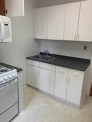 Rented by M.Grossman R.E. Management | media 13