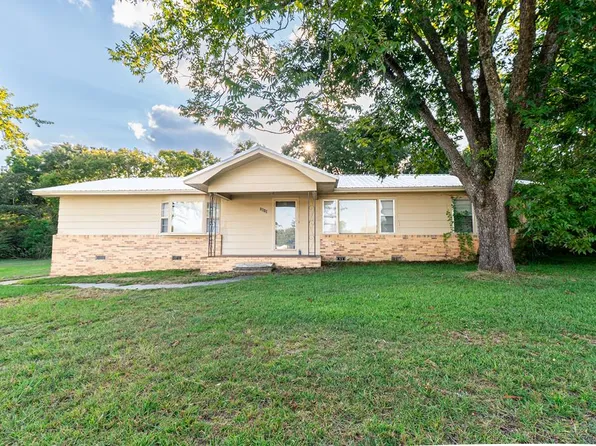 2613 Denton Rd, Dothan, AL 36303