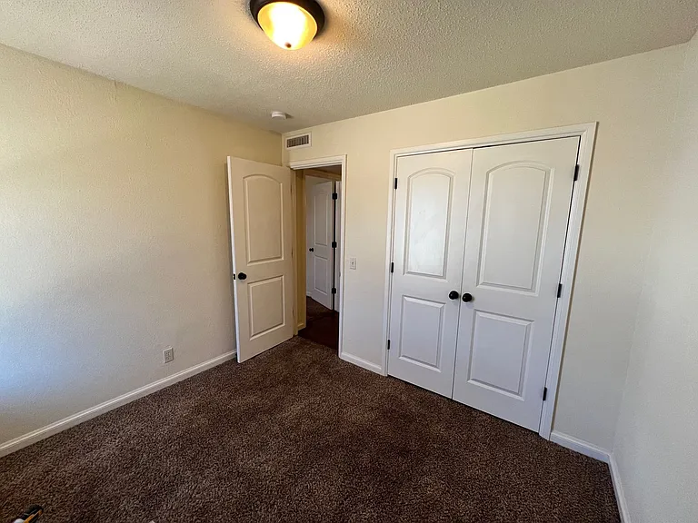 Renaissance Park Apartments — Photo 7