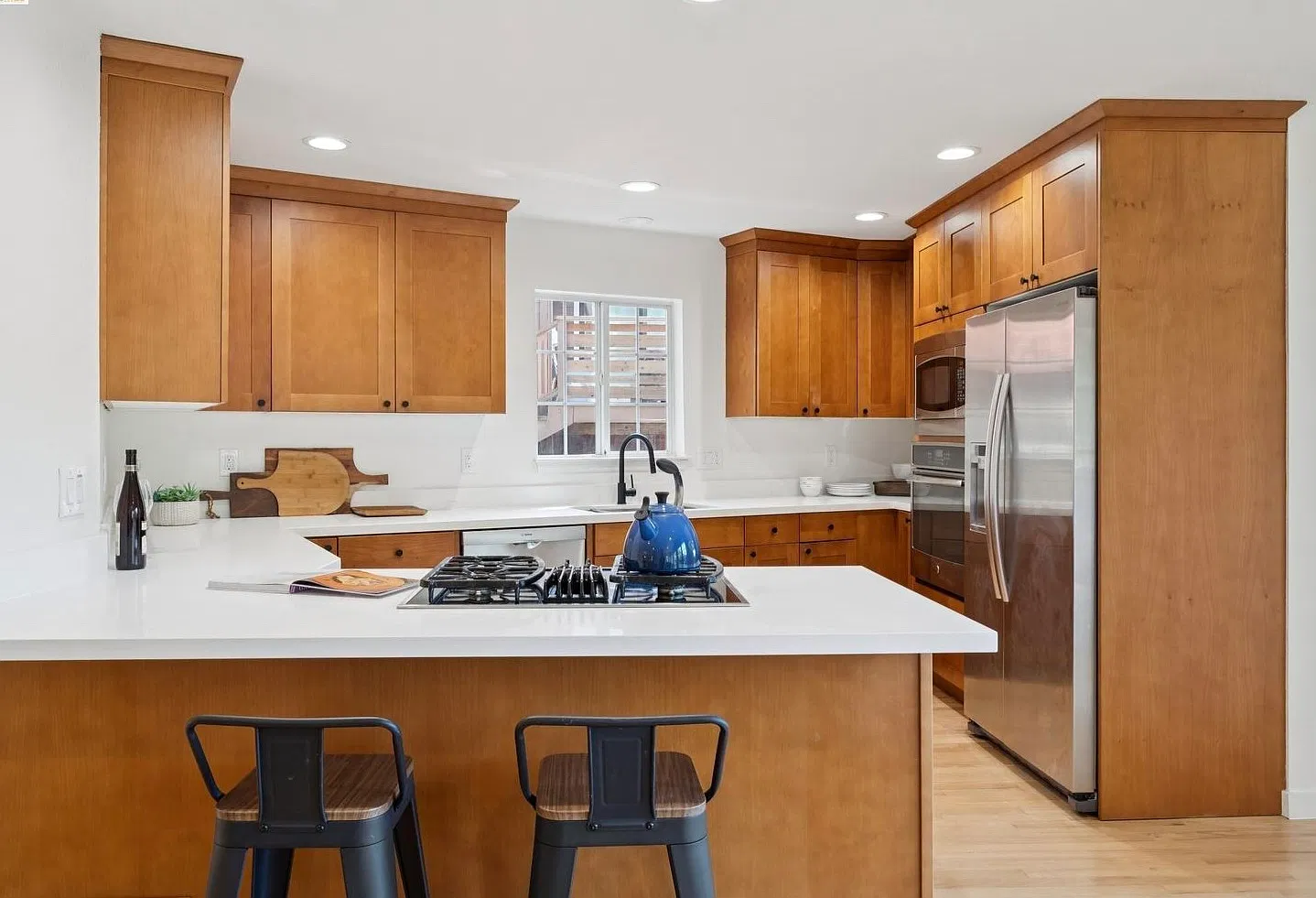3 bed, 2.5 bath, 2490 sqft, $6,200 — Photo 3