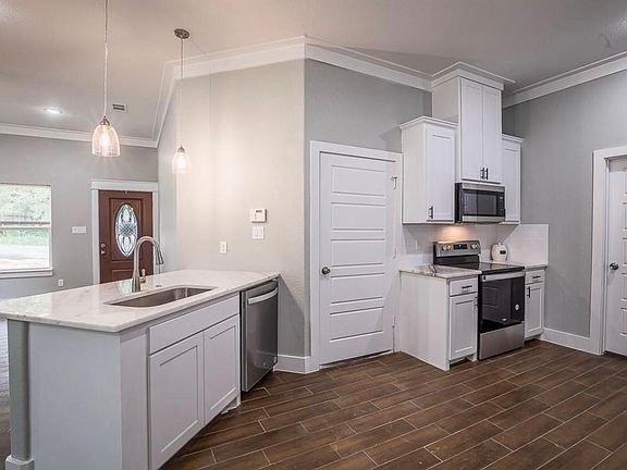 4th image of 2819 Maplewood St