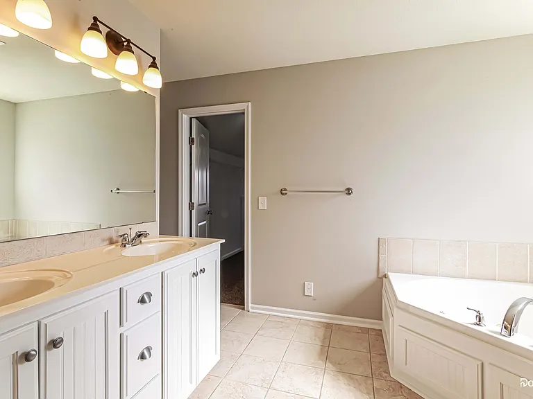 10808 N Donnelly Ct — Photo 8