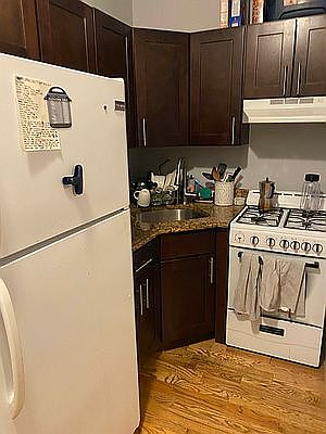 2nd image of 542 Bainbridge St #2