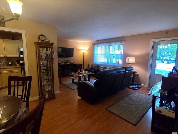 3rd image of 25 Glen Hollow Dr APT H40