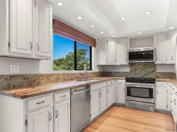 835 E Ave APT B, Coronado, CA 92118