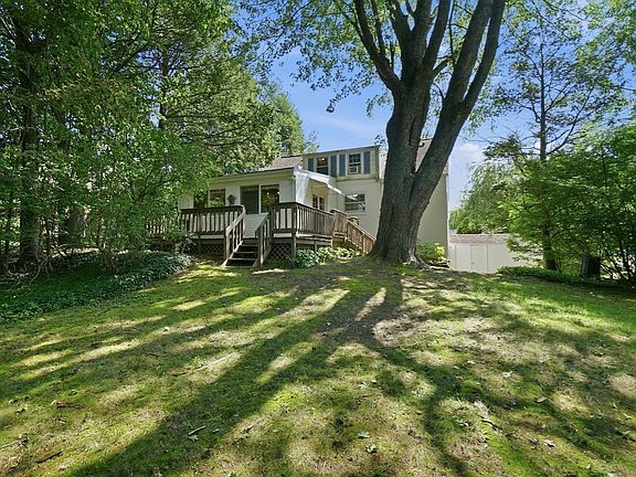 3rd image of 1374 Plumtree Rd