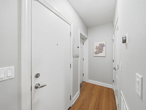 2nd image of 2140 W Addison St Unit 1D