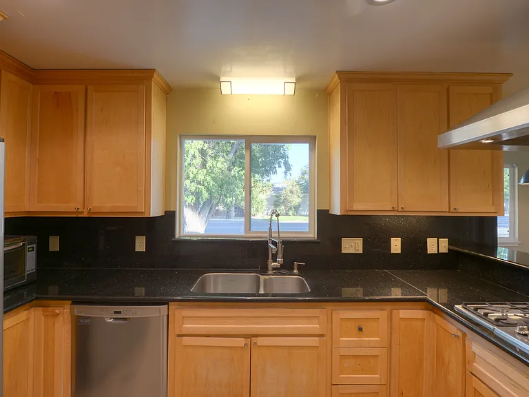 475 L St — Photo 19