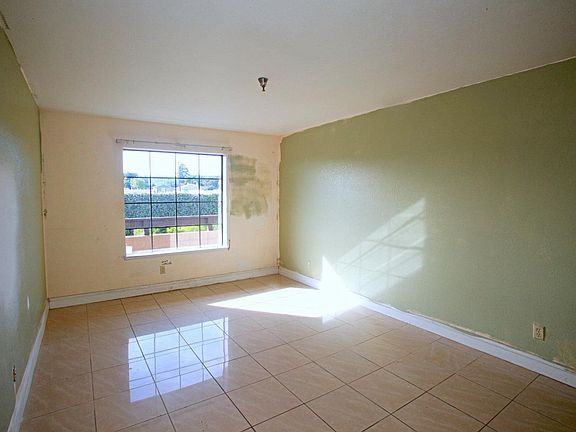 3rd image of 711 S Bayshore Blvd APT 3