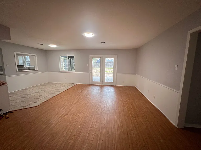 1221 W Tucker Blvd — Photo 4