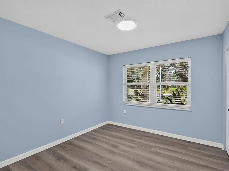 1125 41st Ave — Photo 30
