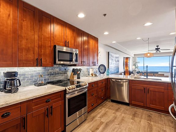 3rd image of 4299 Lower Honoapiilani Rd #275