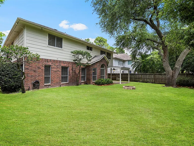 7914 Millbrook Dr — Photo 33