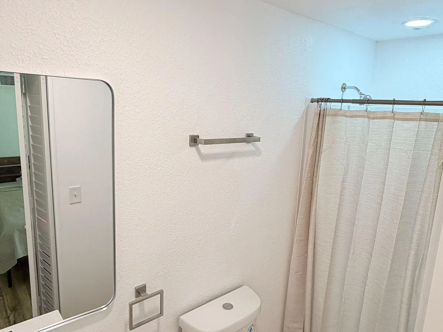 3 bed, 2.0 bath, 1327 sqft, $1,256 — Photo 3