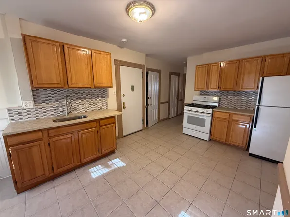 215 Woodlawn Ter #3, Waterbury, CT 06710