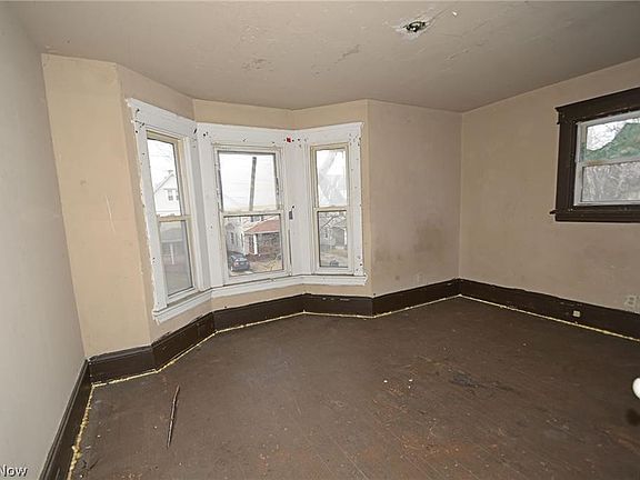 4th image of 10608 Tacoma Ave