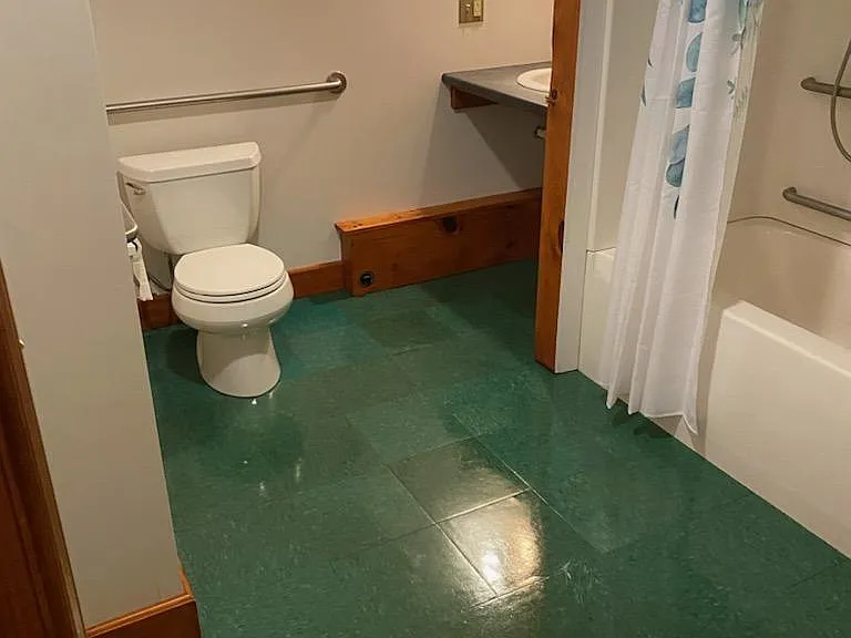 83 Sunderland Rd #5A — Photo 3