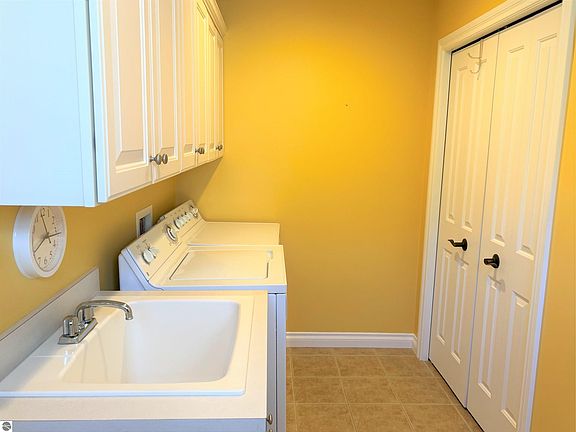 4th image of 2588 W Crown Dr