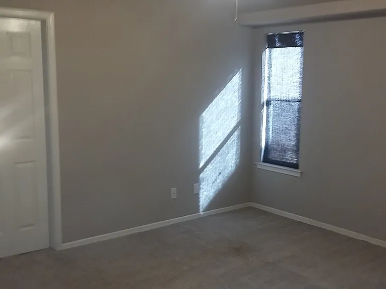 806 Elsa Ct — Photo 6