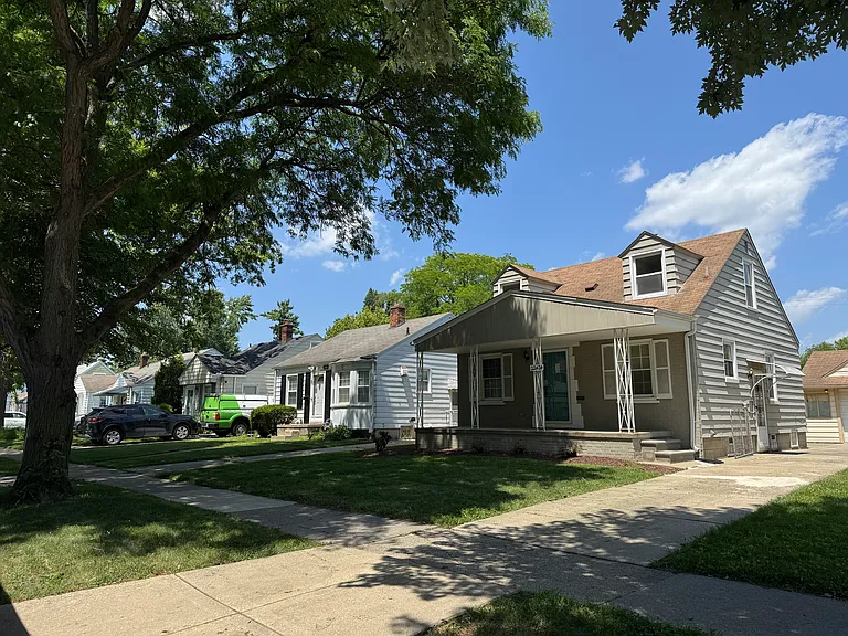 22424 Nowlin St — Photo 2