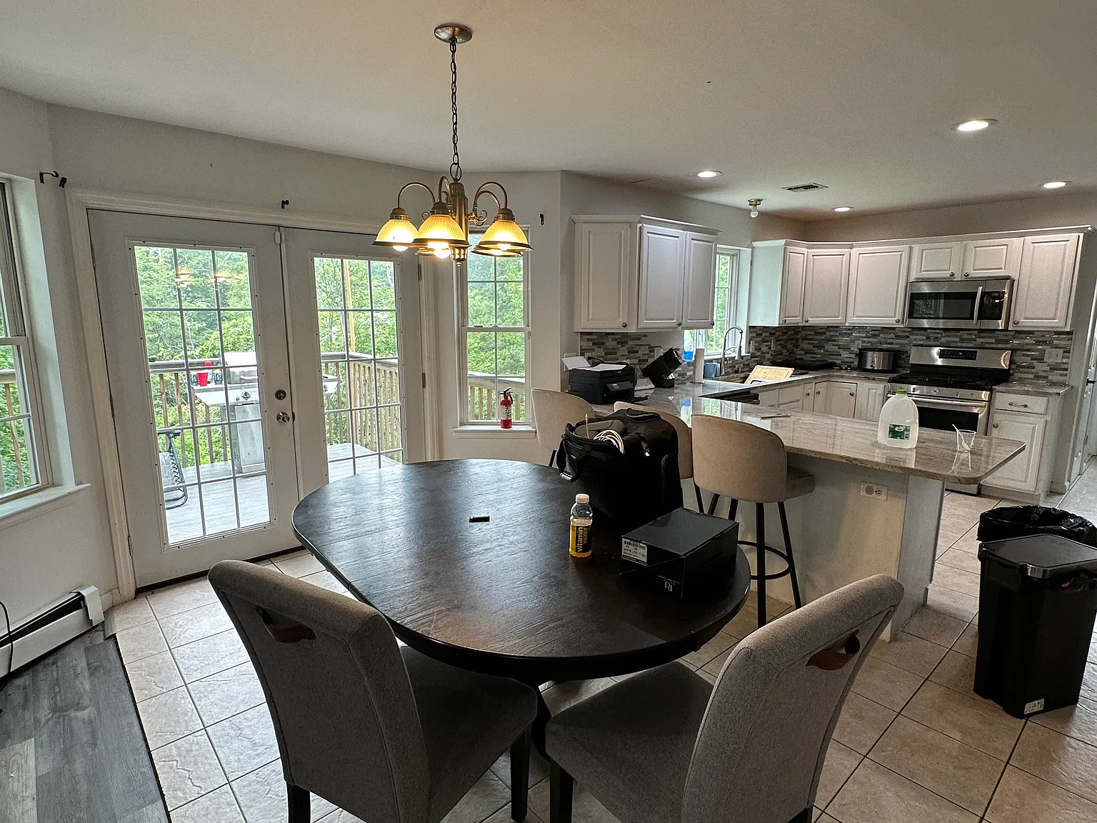 4 bed, 3.5 bath, 2390 sqft, $3,300 — Photo 2