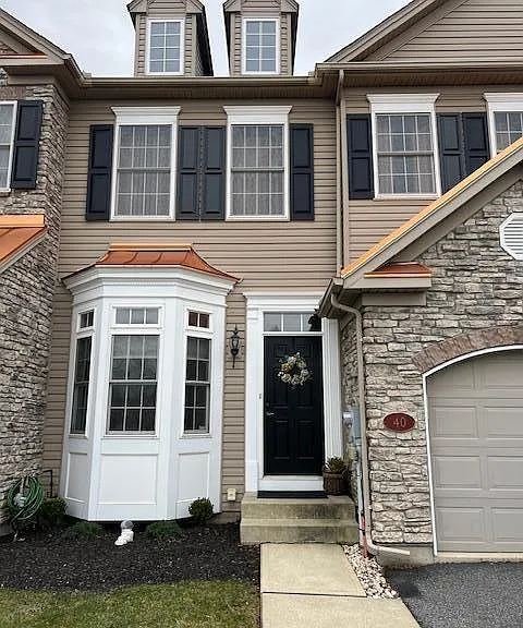 40 Hillside Ct S — Photo 1