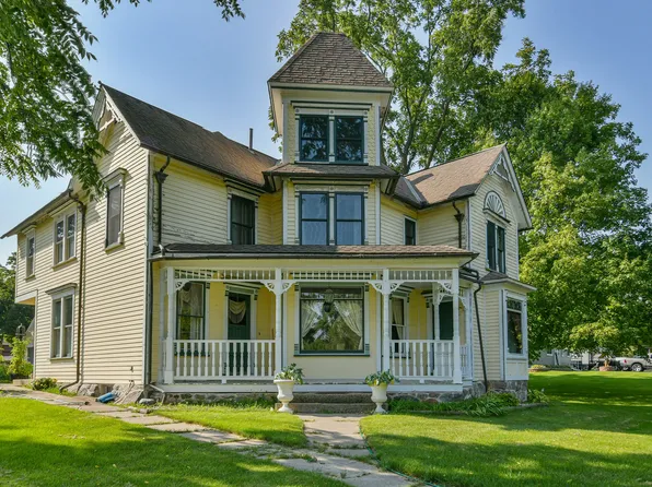 5702 South St, Richmond, IL 60071