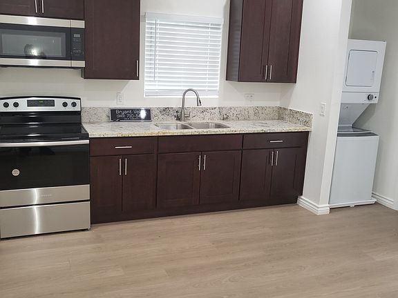 2nd image of 2906 S 1/2 Palm Grove Ave