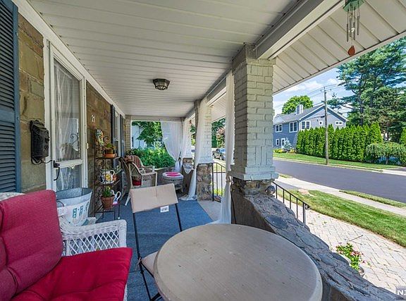 4th image of 21 Aqueduct Ave