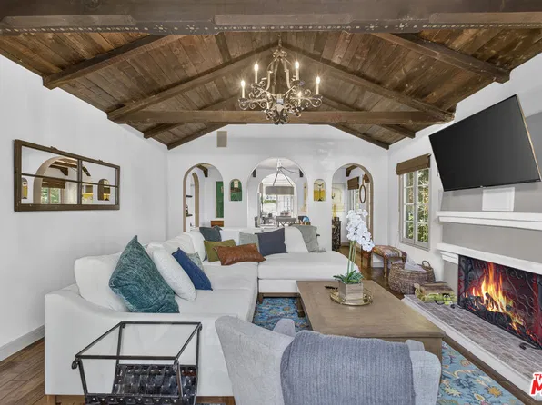 9002 Norma Pl, West Hollywood, CA 90069