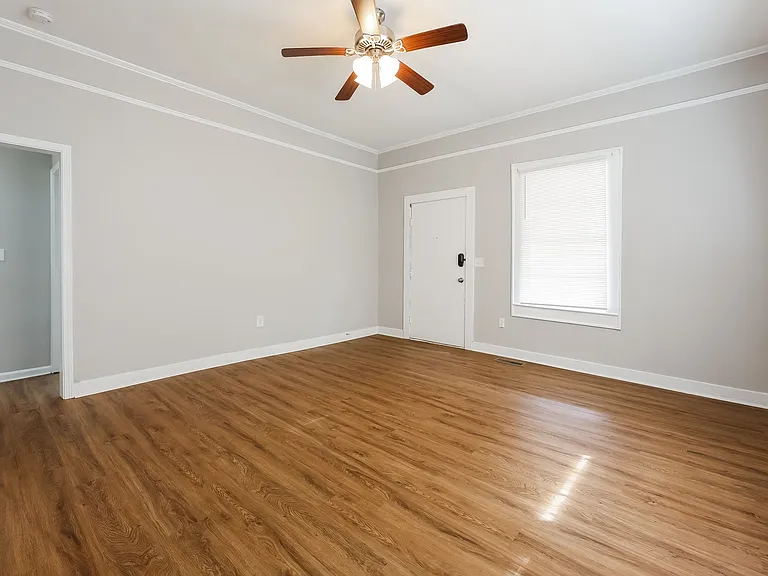 1471979_020_living_room_13334076.jpg