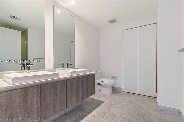 801 S Miami Ave — Photo 3