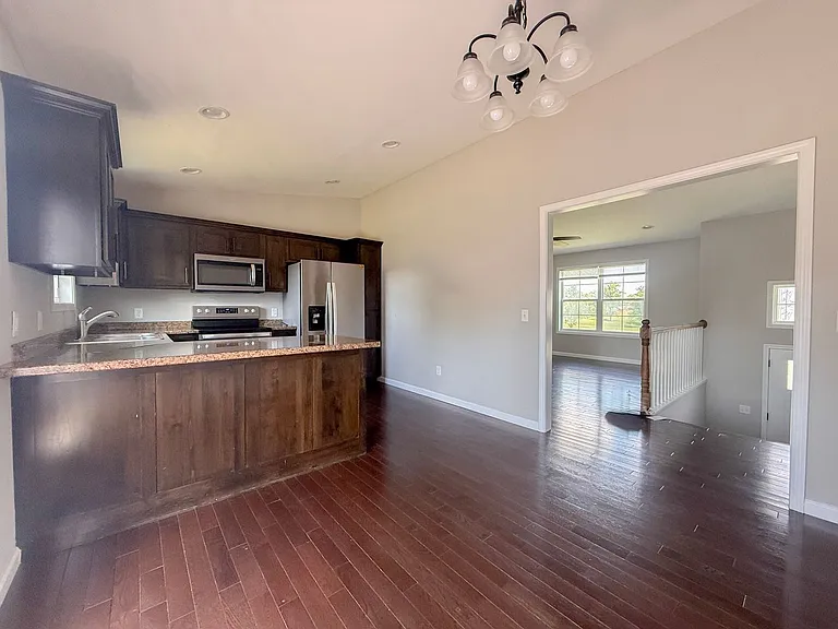 505 Holladay Rd — Photo 8