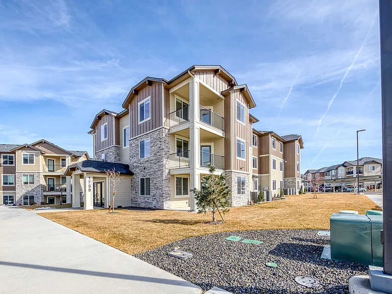 1763 S Grand Fork Way — Photo 3