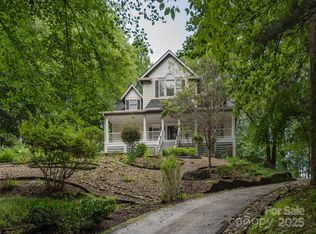 1400 Rambling Oaks Trl, Hendersonville, NC 28739