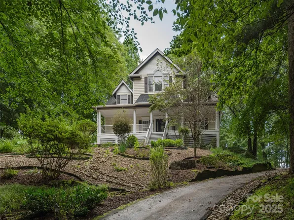 1400 Rambling Oaks Trl, Hendersonville, NC 28739
