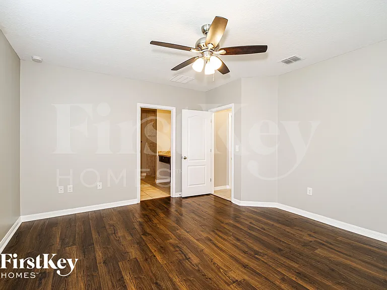 3920 Scotland St — Photo 11