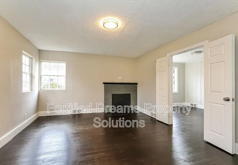 805 W 25th St — Photo 5
