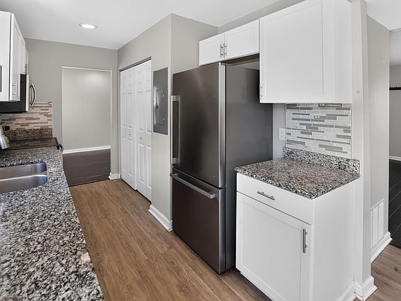 4th image of 102 Petworth Dr
