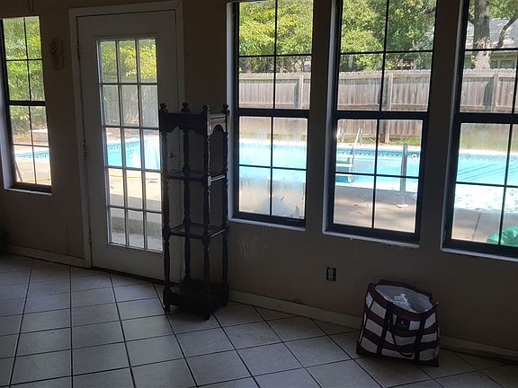 4th image of 305 Woodlawn Dr