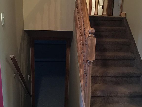 Stairs to bdrms & large rec 
